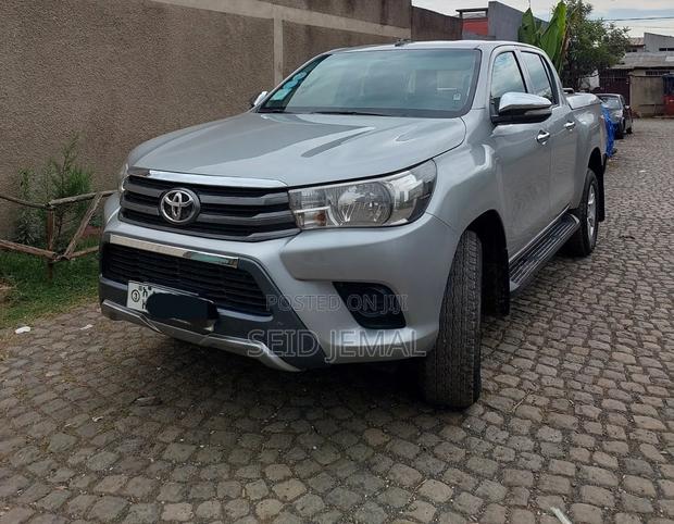 Toyota Hilux 2017 Silver