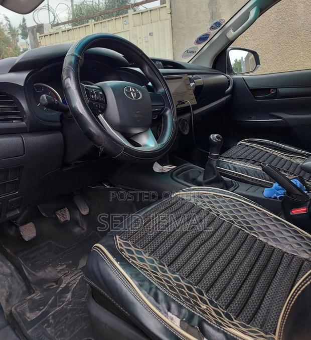 Toyota Hilux 2017 Silver