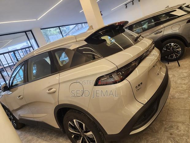 New BYD Seal DM-i 2025 Off white