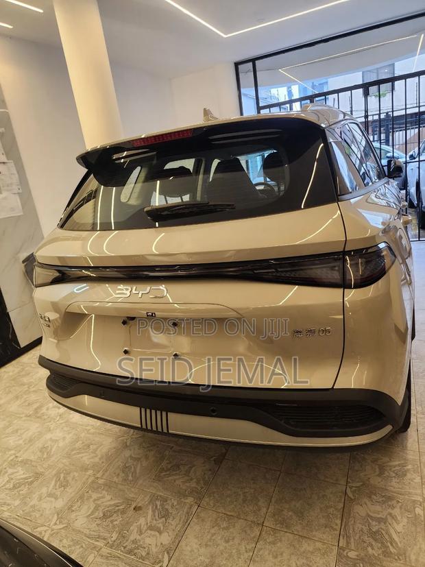 New BYD Seal DM-i 2025 Off white