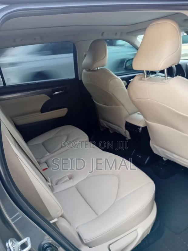 Toyota Highlander Hybrid 2024 Gray