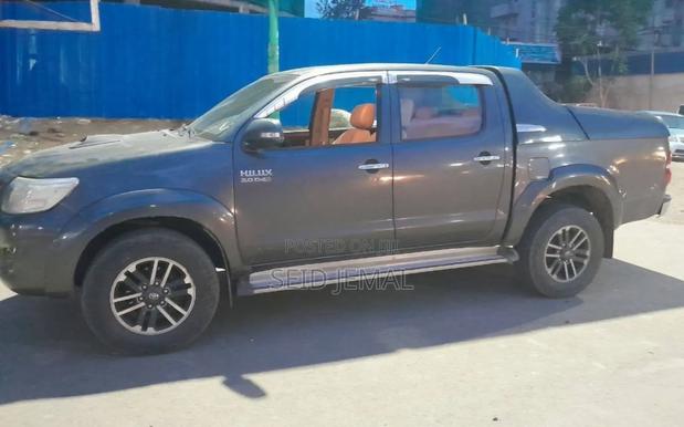 Toyota Hilux 2015 Gray