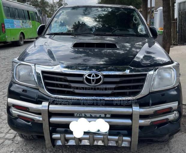 Toyota Hilux 2013 Black