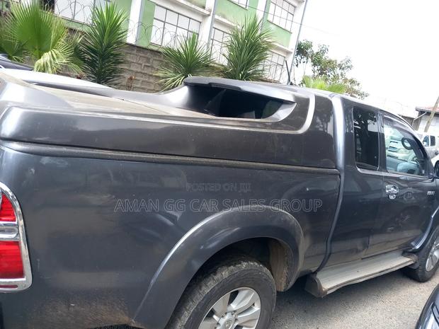 Toyota Hilux 2015 Gray