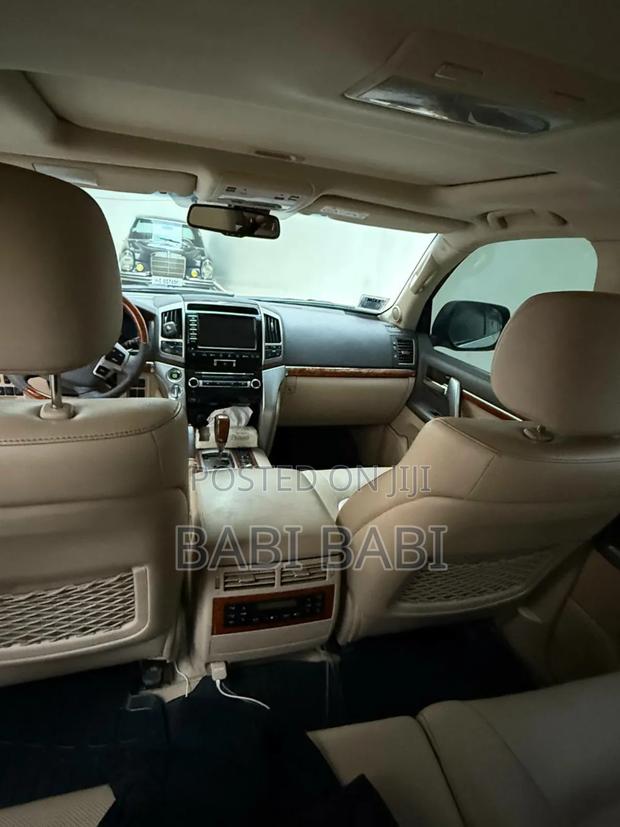 Toyota Land Cruiser 2016 Silver