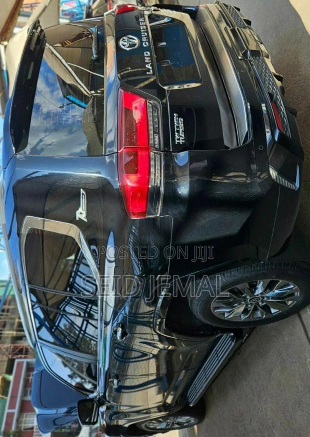 Toyota Land Cruiser 2022 Matt Black