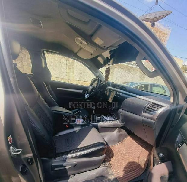 Toyota Hilux 2018 Gray