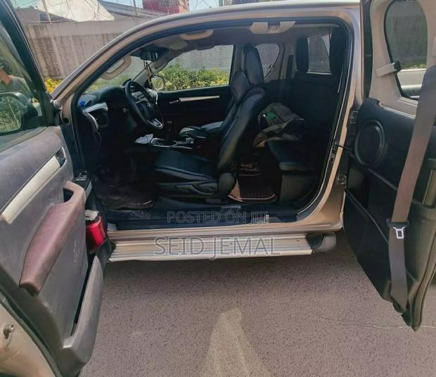 Toyota Hilux 2018 Gray