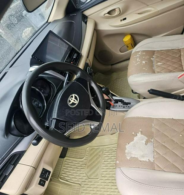 Toyota Yaris 2015 Brown