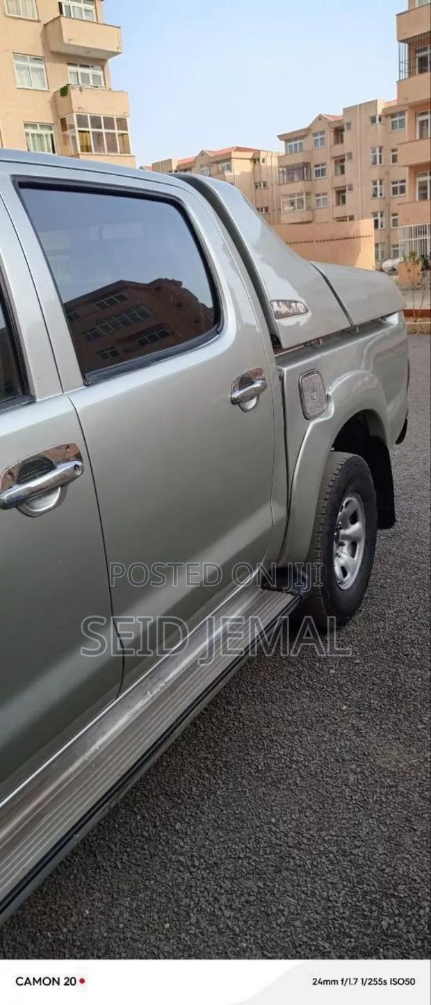Toyota Hilux 2010 Silver