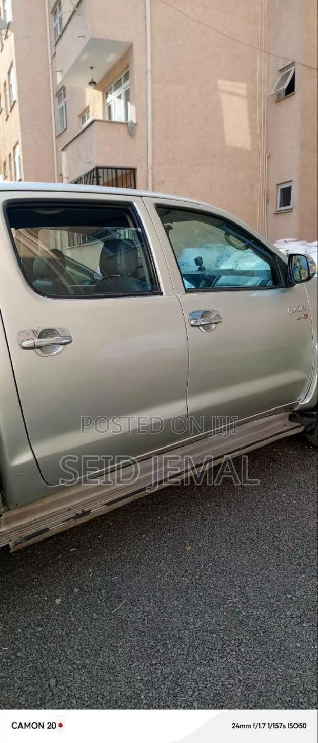 Toyota Hilux 2010 Silver