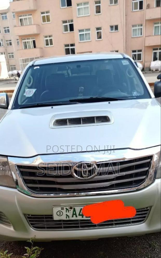 Toyota Hilux 2010 Silver
