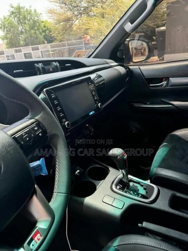 New Toyota Hilux 2024 White