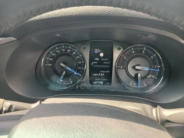 Toyota Hilux 2023 Gray