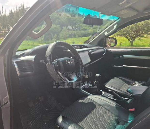 Toyota Hilux 2019 Gray