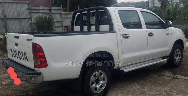 Toyota Hilux 2011 White