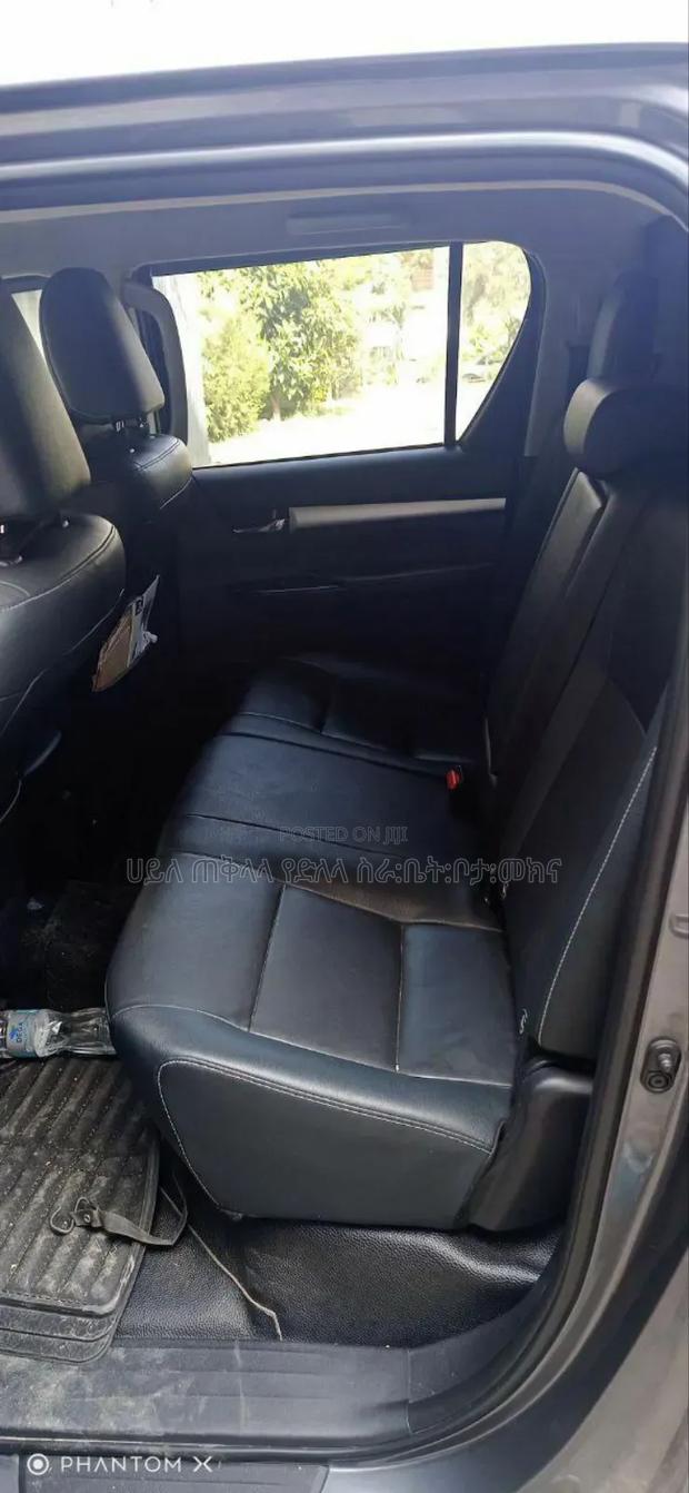 Toyota Hilux 2020 Silver