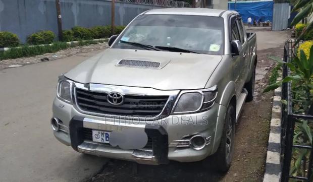 Toyota Hilux 2012 Silver