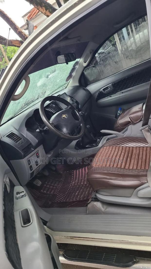 Toyota Hilux 2006 Gold