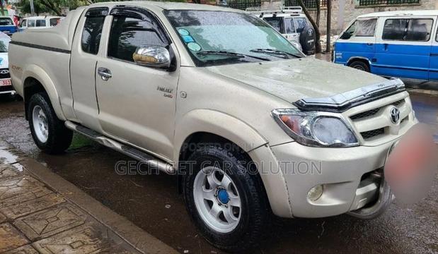 Toyota Hilux 2006 Gold