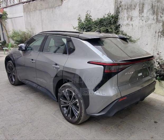 New Toyota bZ4X 2024 Gray