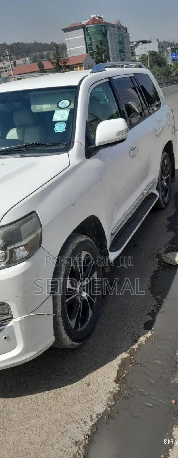 Toyota Land Cruiser 2009 White