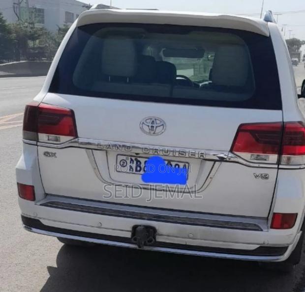 Toyota Land Cruiser 2009 White