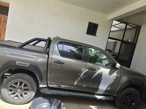 Toyota Hilux 2022 Green