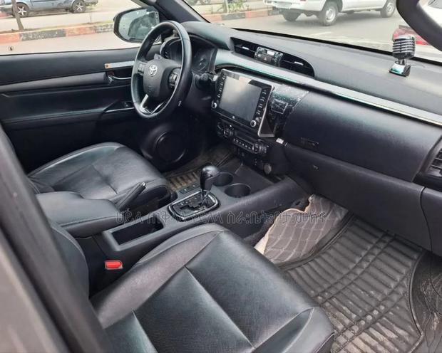 Toyota Hilux 2022 Green