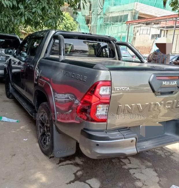 Toyota Hilux 2022 Green