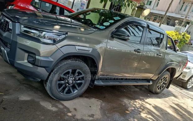 Toyota Hilux 2022 Green