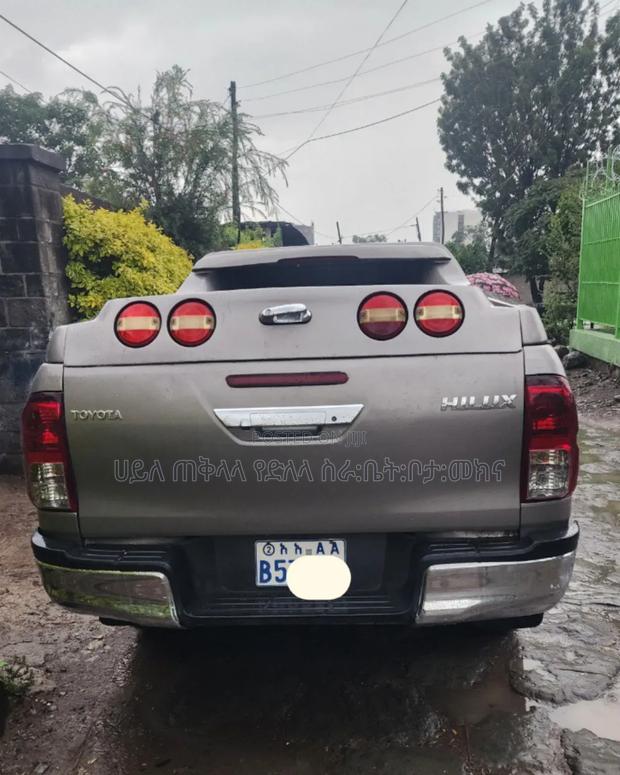 Toyota Hilux 2019 Pink