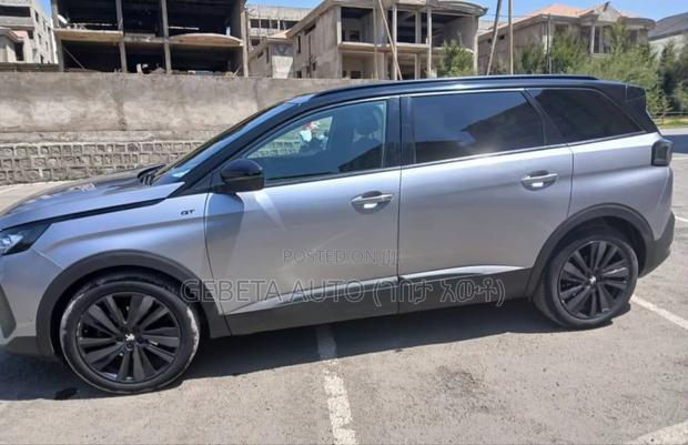 Peugeot 5008 2022 Gray