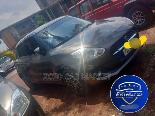 Suzuki Swift 2022 Gray