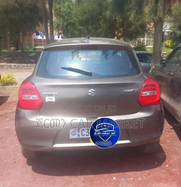 Suzuki Swift 2022 Gray