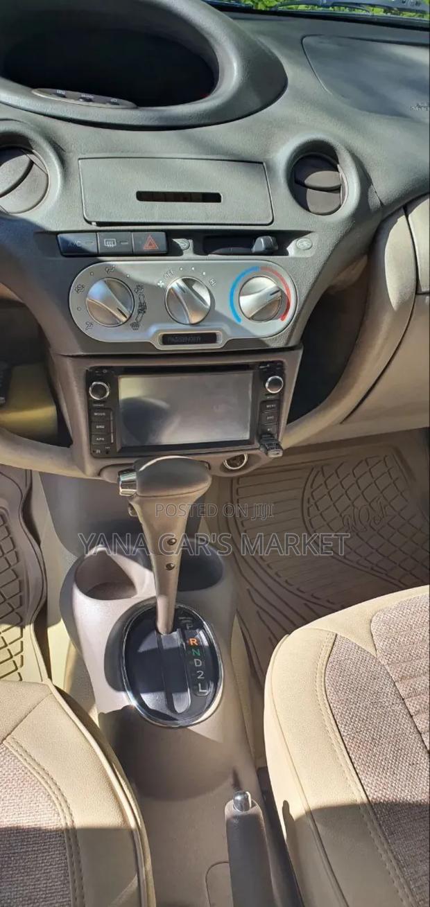 Toyota Platz 2004 Silver