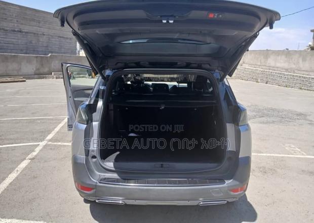 Peugeot 5008 2022 Gray