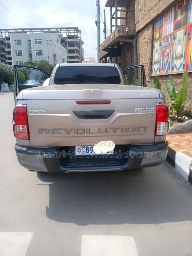 Toyota Hilux 2020 Pink