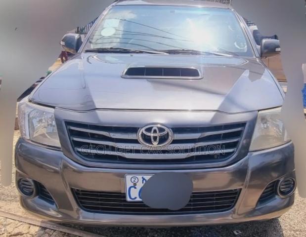 Toyota Hilux 2015 Gray