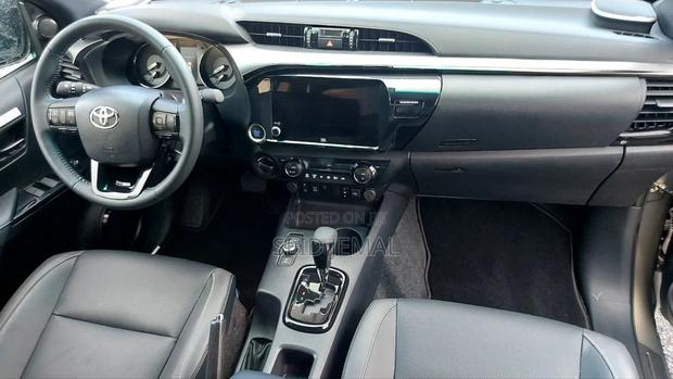 New Toyota Hilux 2022 Gray