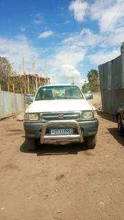 Toyota Hilux 2000 White for sale