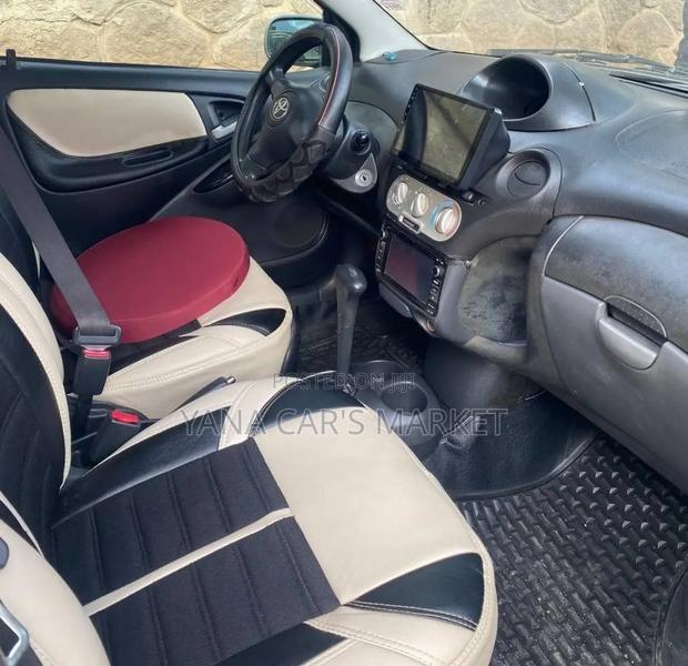 Toyota Vitz 2004 Gray