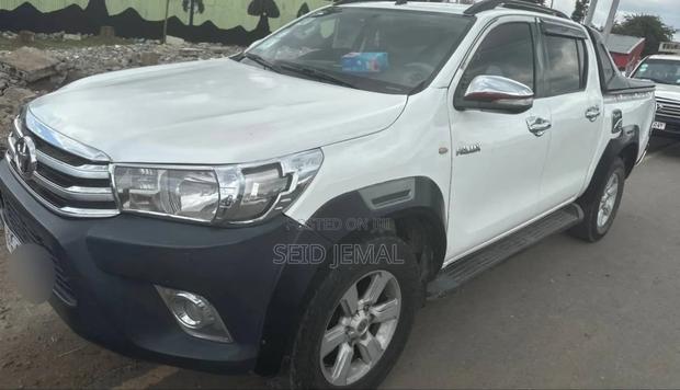 Toyota Hilux 2016 White