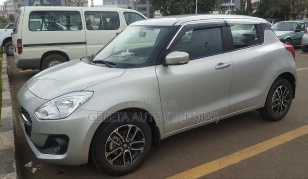 Suzuki Swift 2023 Silver