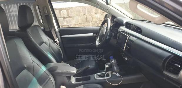 Toyota Hilux 2017 Gray