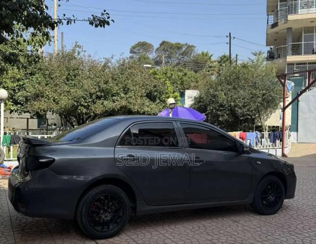 Toyota Corolla 2012 Gray