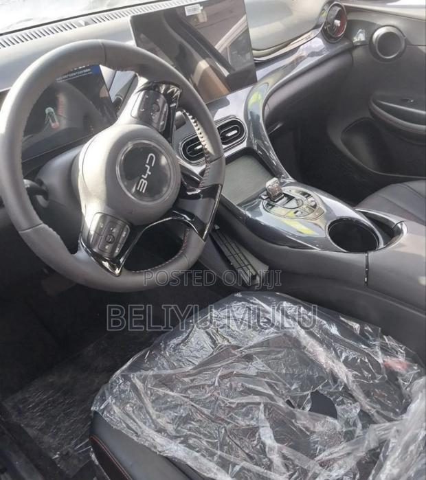 New BYD E2 43 kWh 94 hp FWD 2025 Gray