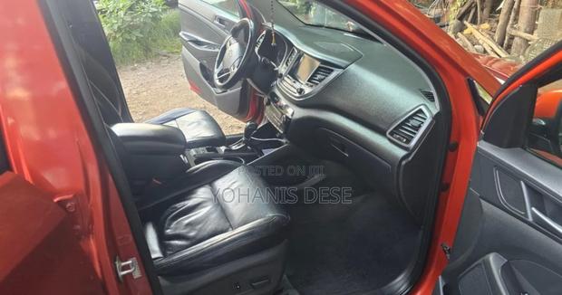 Hyundai Tucson 2017 Red