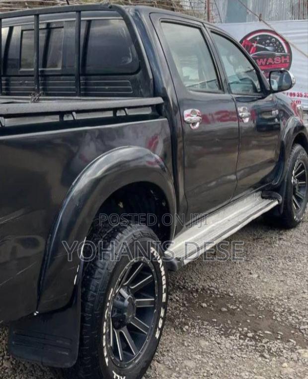 Toyota Hilux 2013 Black