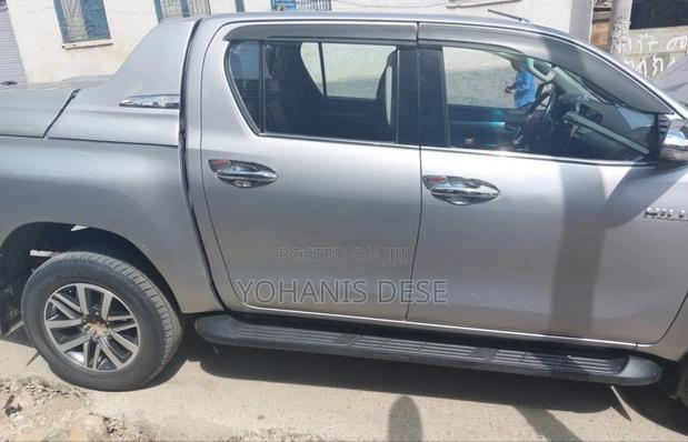 Toyota Hilux 2018 Silver